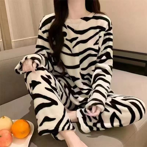 بلوز و شلوار تدی ست زنانه و دخترانه ۴۰۰۱