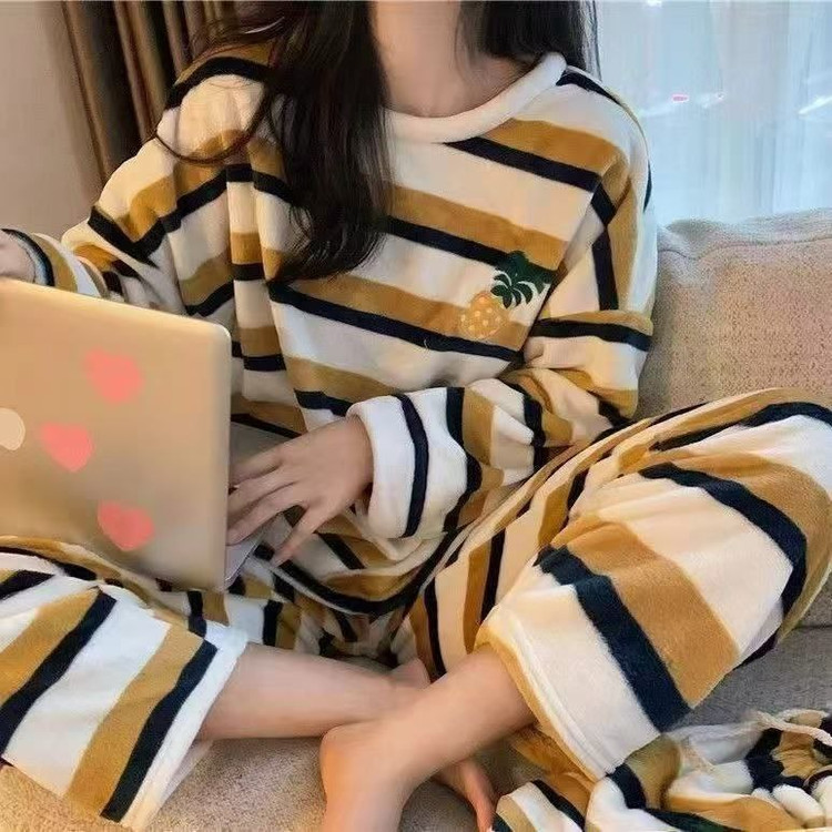 بلوز و شلوار ست تدی وارداتی گرم و نرم پاییزه و زمستانه ۴۰۰۵