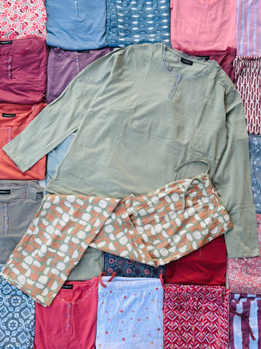 بلوز و شلوار ست نخ پنبه وارداتی برند tramas (۳۰۱۳)